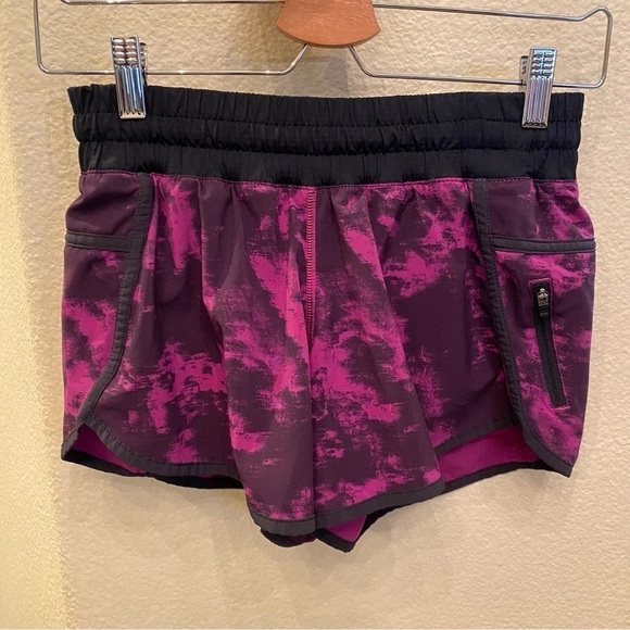 LULULEMON Women Purple Black Pattern Athletic Shorts Size 6 - Picture 1 of 7
